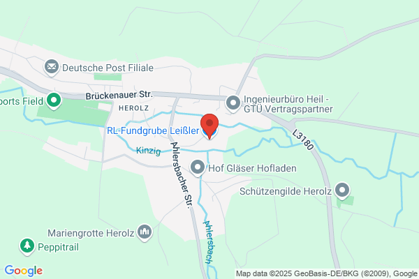 Fundgrube am Waldrand