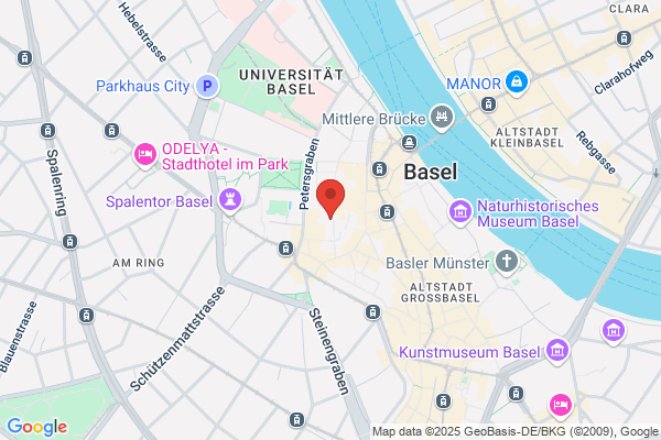 Theresa Stoecklin Huete und Kopfschmuck